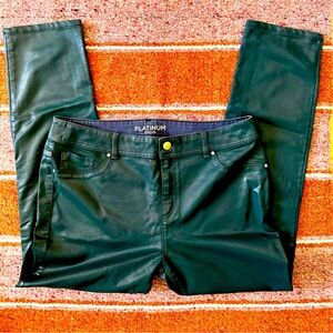 Chico’s Platinum emerald green faux leather jeans size 2 EUC